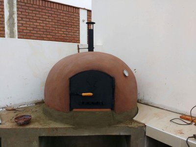 horno de barro modelo rustico color rojo